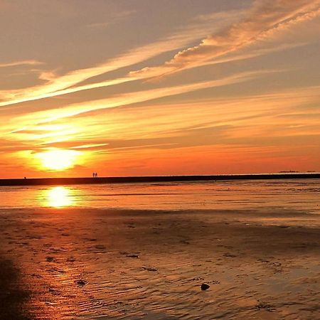 Luettje Huus Frieda Mit Strandkorb Am Strand Von Mai Bis September كوكسهافن المظهر الخارجي الصورة